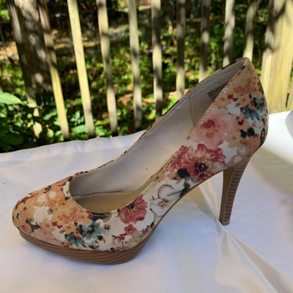 Christian Siriano Heels - Picture 8 of 10